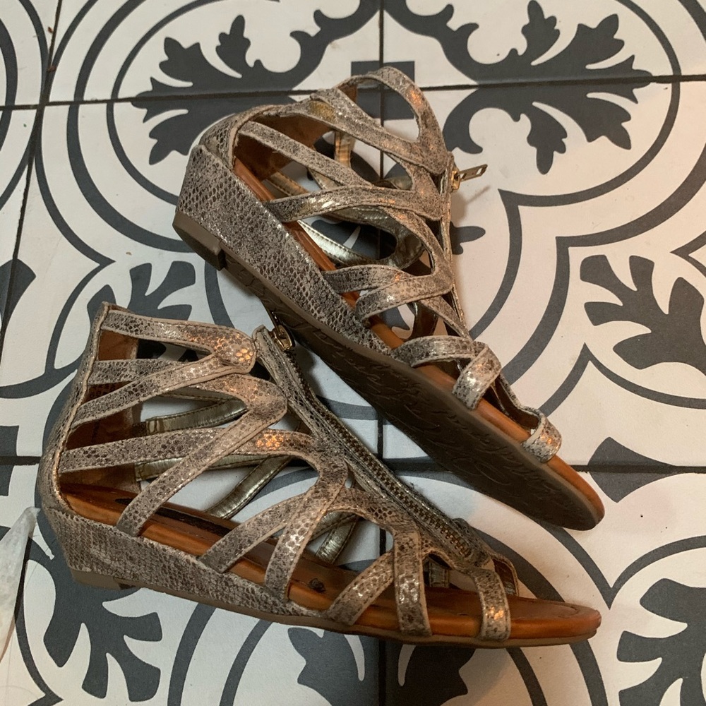 Gold ✨ Leather Zip Sandals wit 1” Wedge